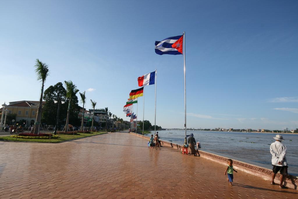 K9 Riverside Hotel Phnom Penh Exterior foto